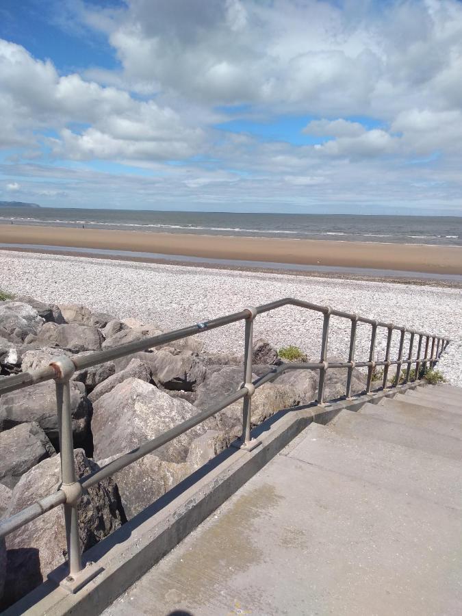 D24 Is A 2 Bedroom 6 Berth Caravan Close To The Beach On Whitehouse Leisure Park In Towyn Near Rhyl With Decking And Private Parking Space This Is A Pet Free Caravan Abergele Dış mekan fotoğraf
