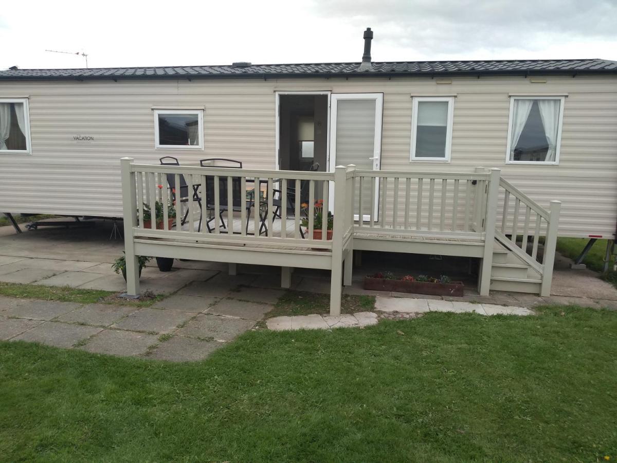 D24 Is A 2 Bedroom 6 Berth Caravan Close To The Beach On Whitehouse Leisure Park In Towyn Near Rhyl With Decking And Private Parking Space This Is A Pet Free Caravan Abergele Dış mekan fotoğraf